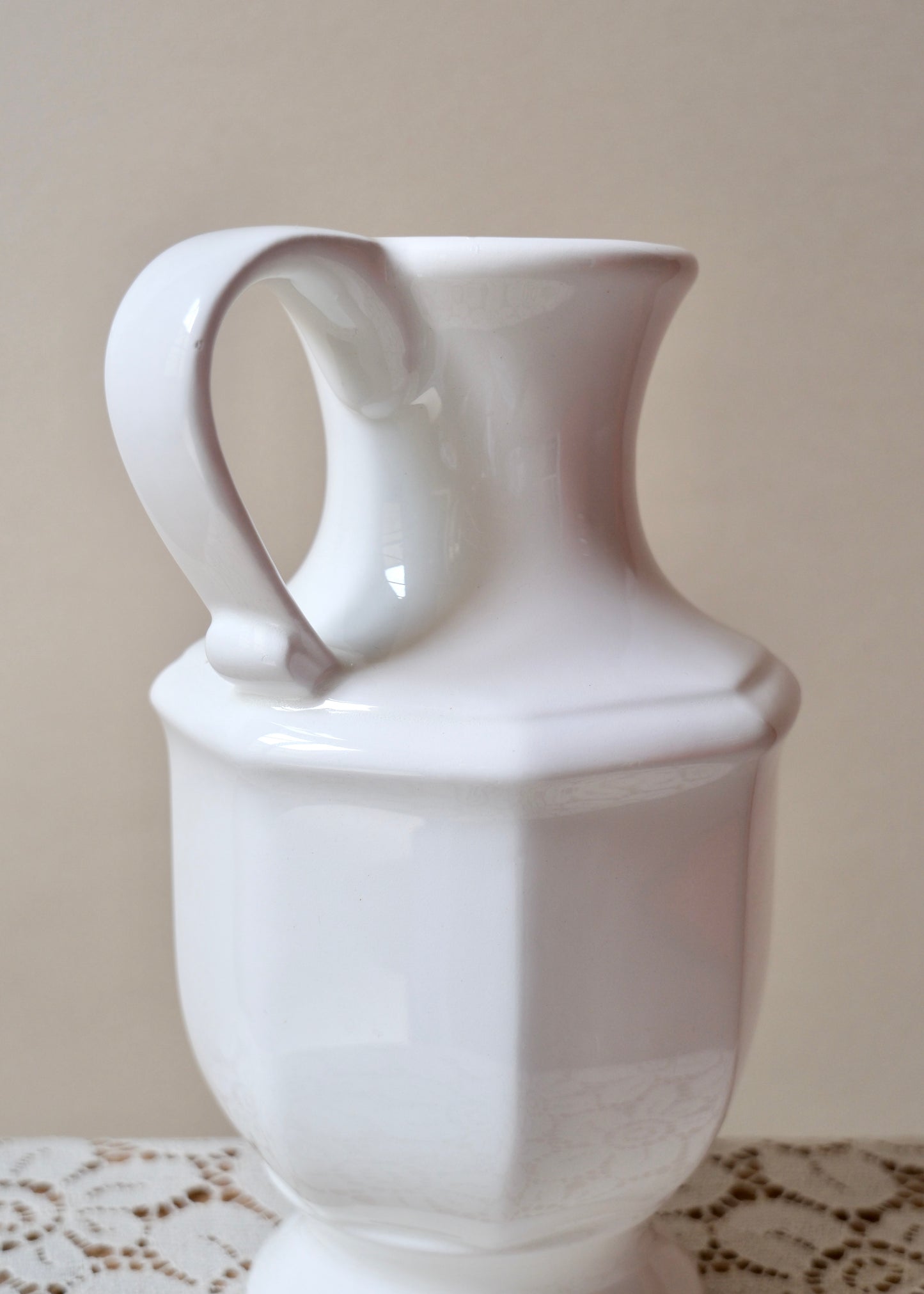 La petite carafe en porcelaine