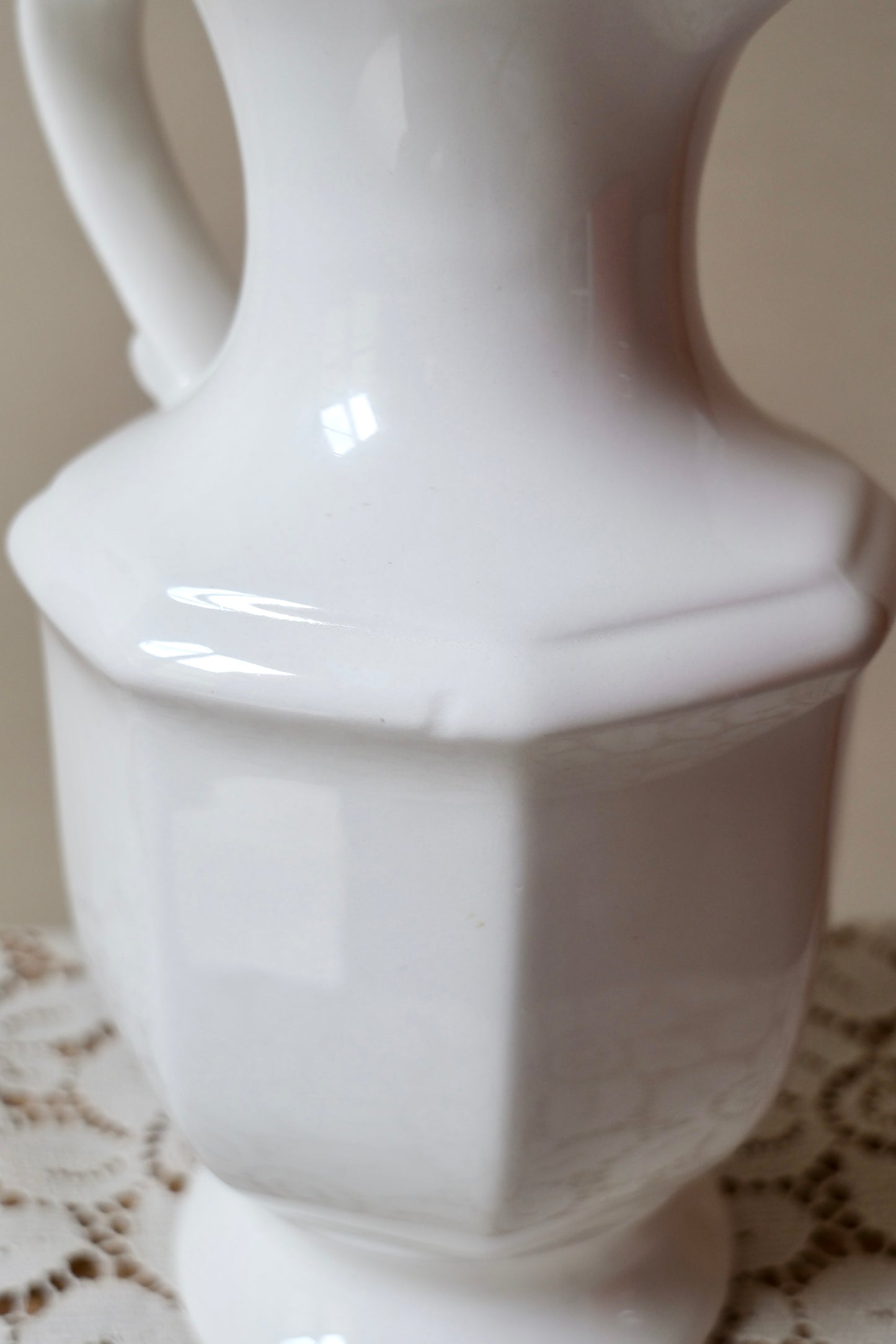 La petite carafe en porcelaine