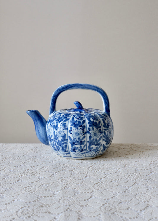 Théière bleue en porcelaine
