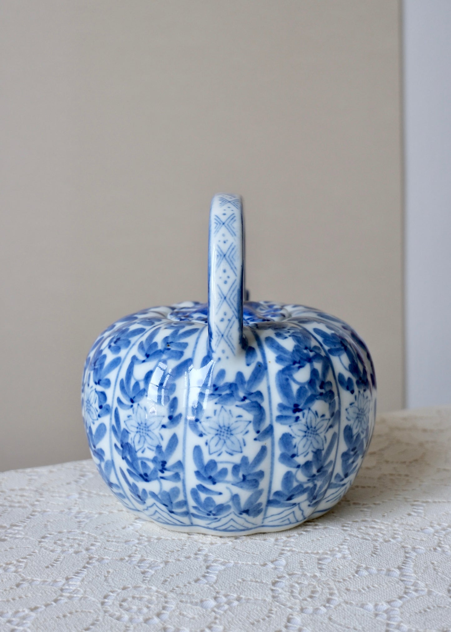 Théière bleue en porcelaine