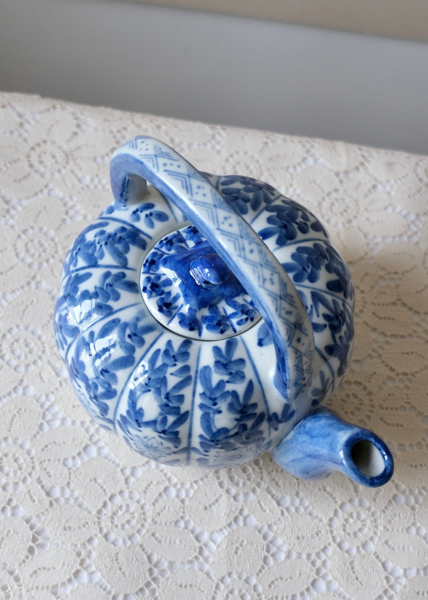 Théière bleue en porcelaine