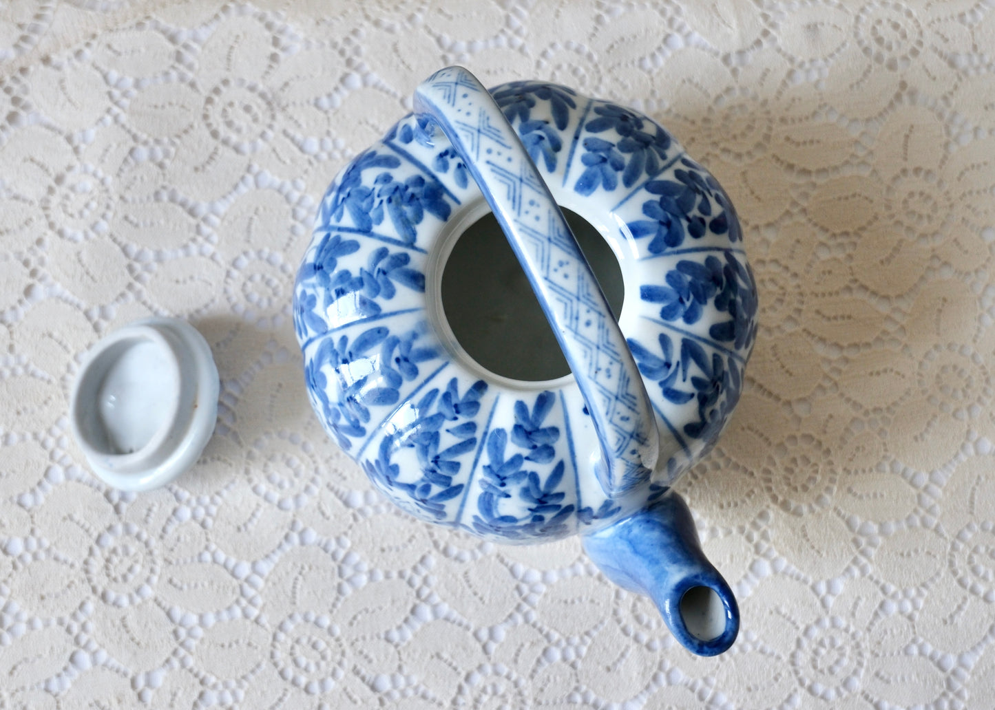 Théière bleue en porcelaine