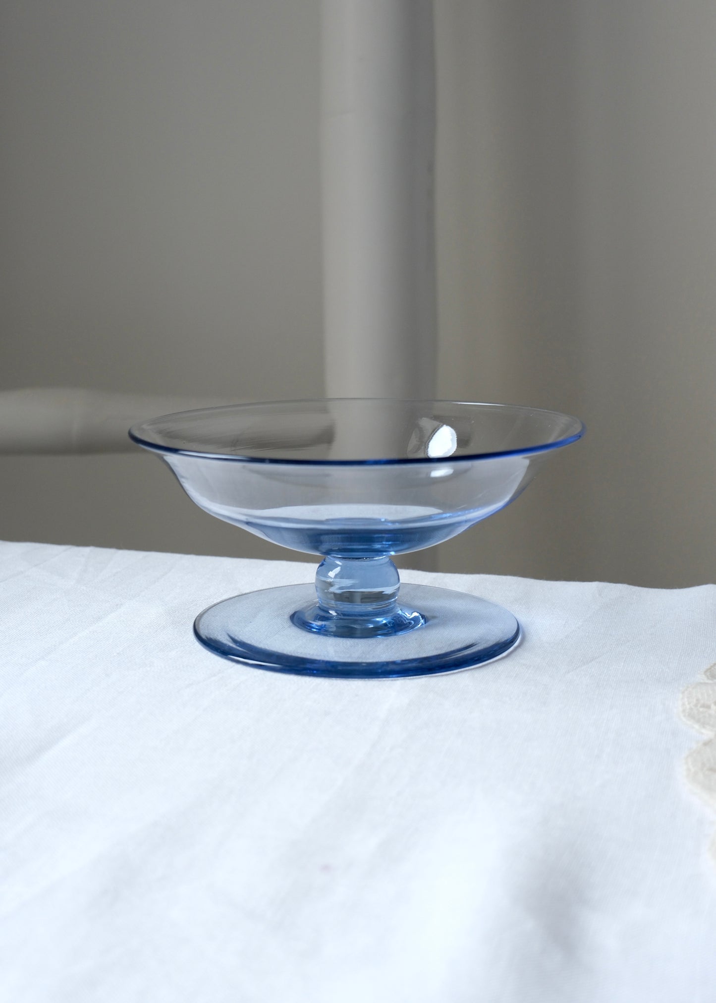 Coupelle en verre bleu