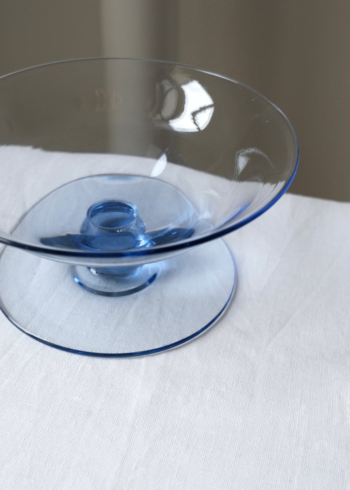 Coupelle en verre bleu