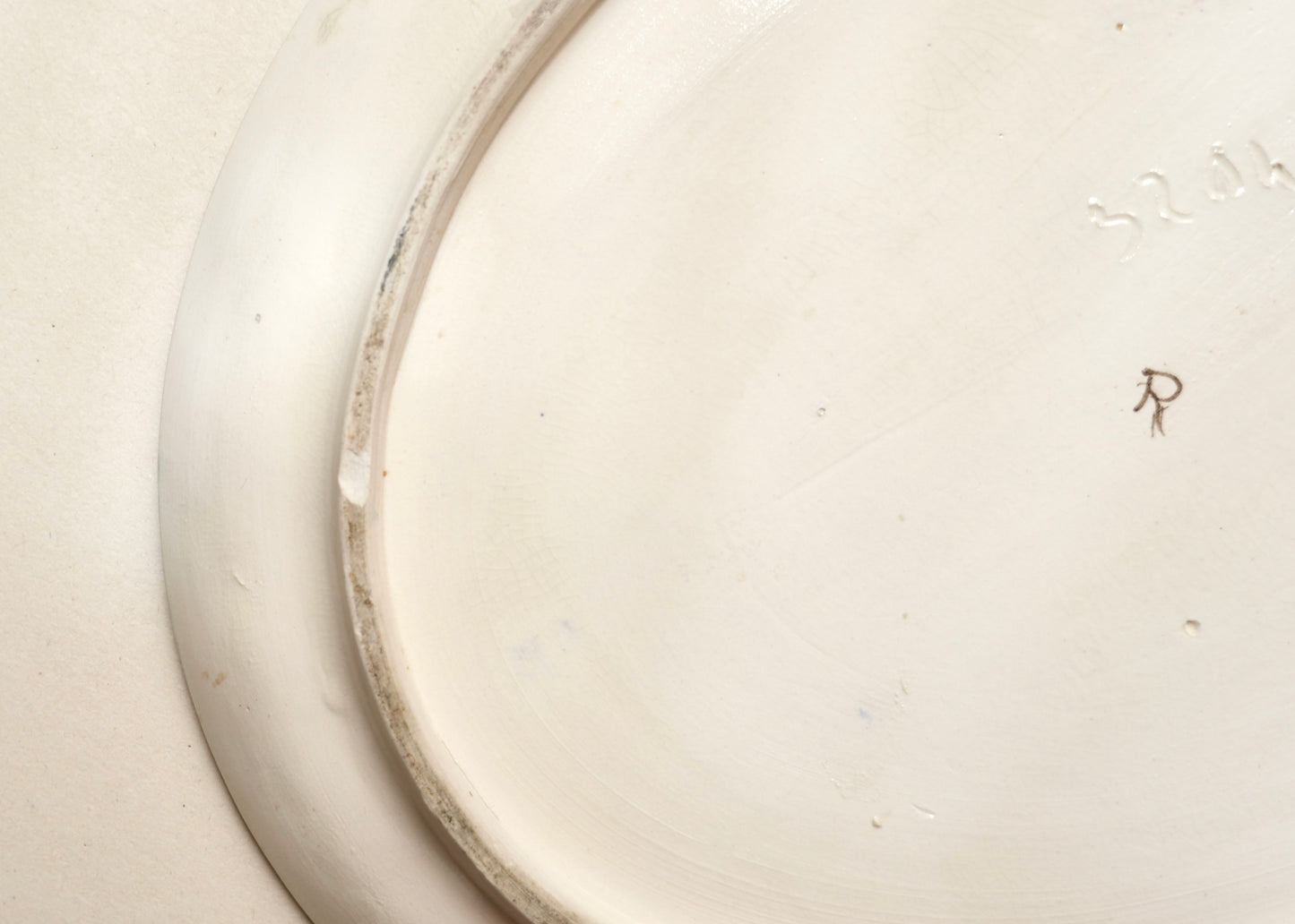 Le plat oval bleu nuit