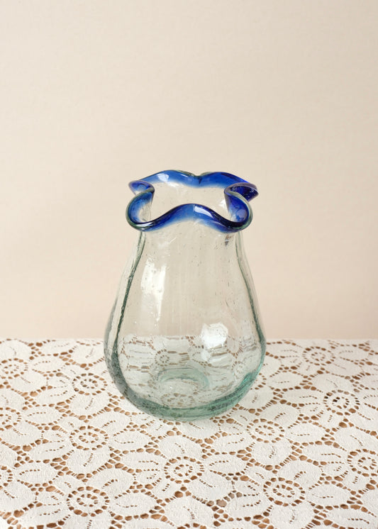 Vase en verre soufflé ondulé