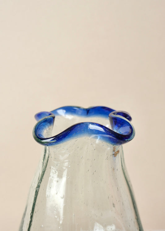 Vase en verre soufflé ondulé