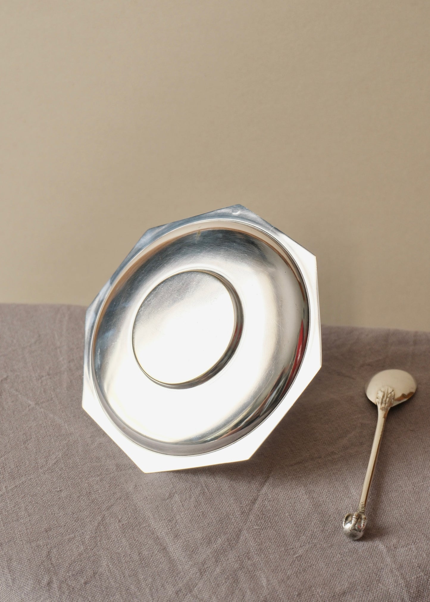 Coquetier et sa cuillère en métal argenté