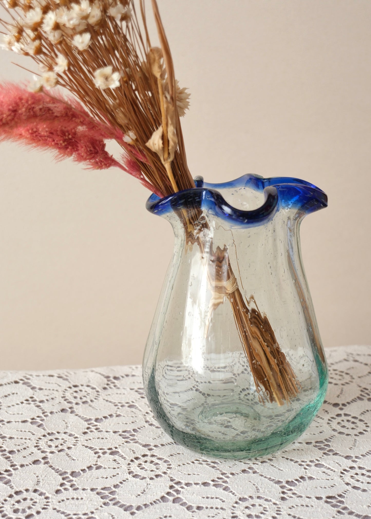 Vase en verre soufflé ondulé