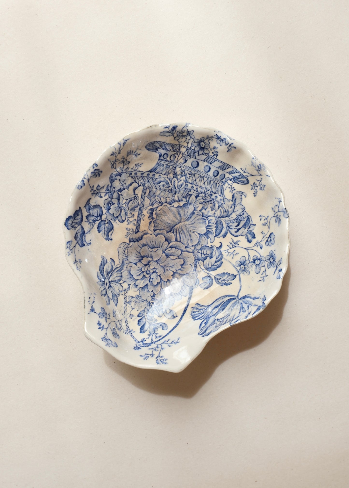 La coupelle coquillage fleurs bleues