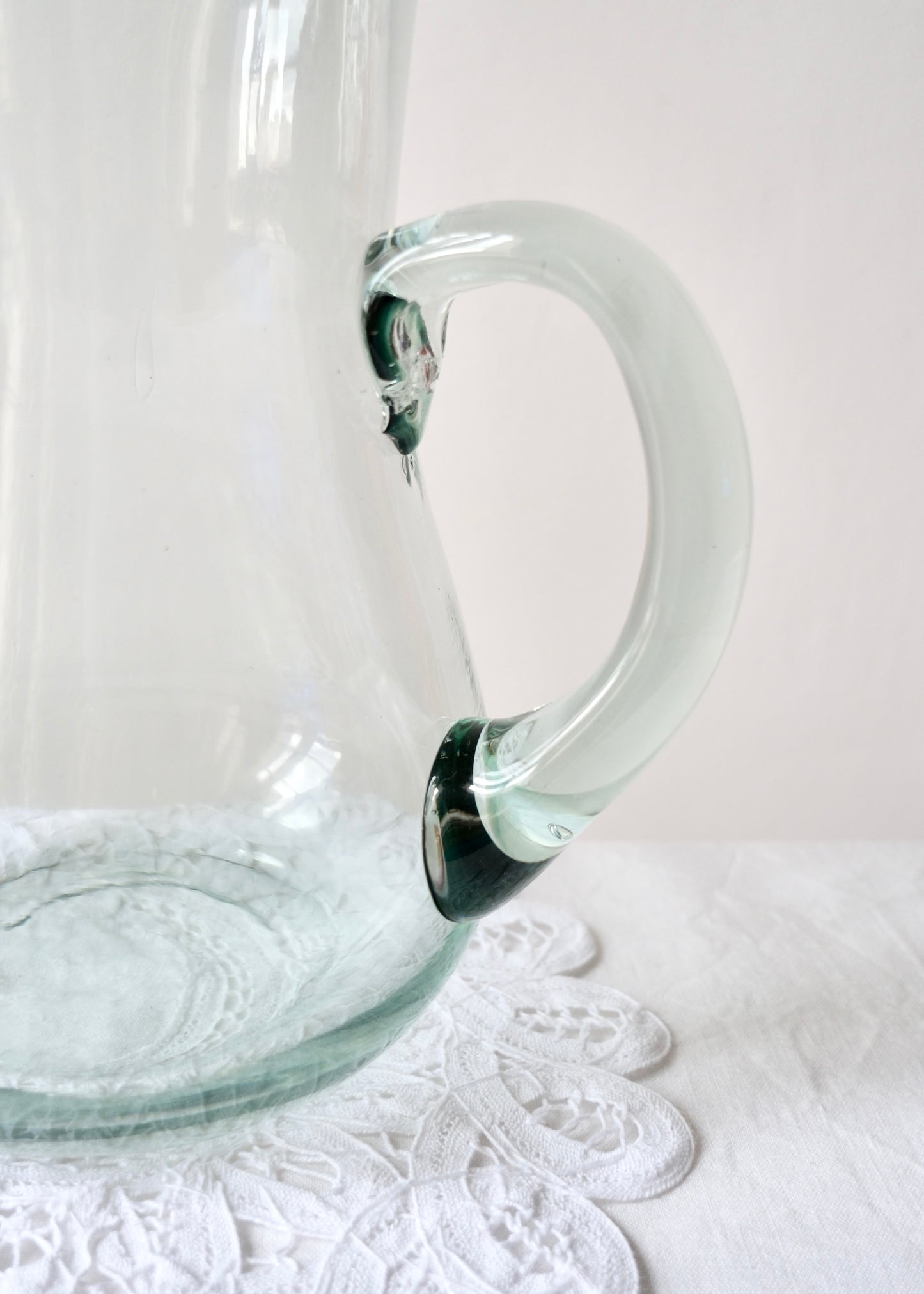 La grande carafe en verre soufflé