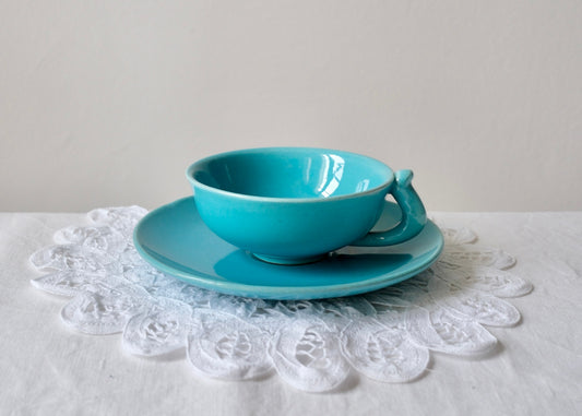 Les tasses en céramiques bleu azur