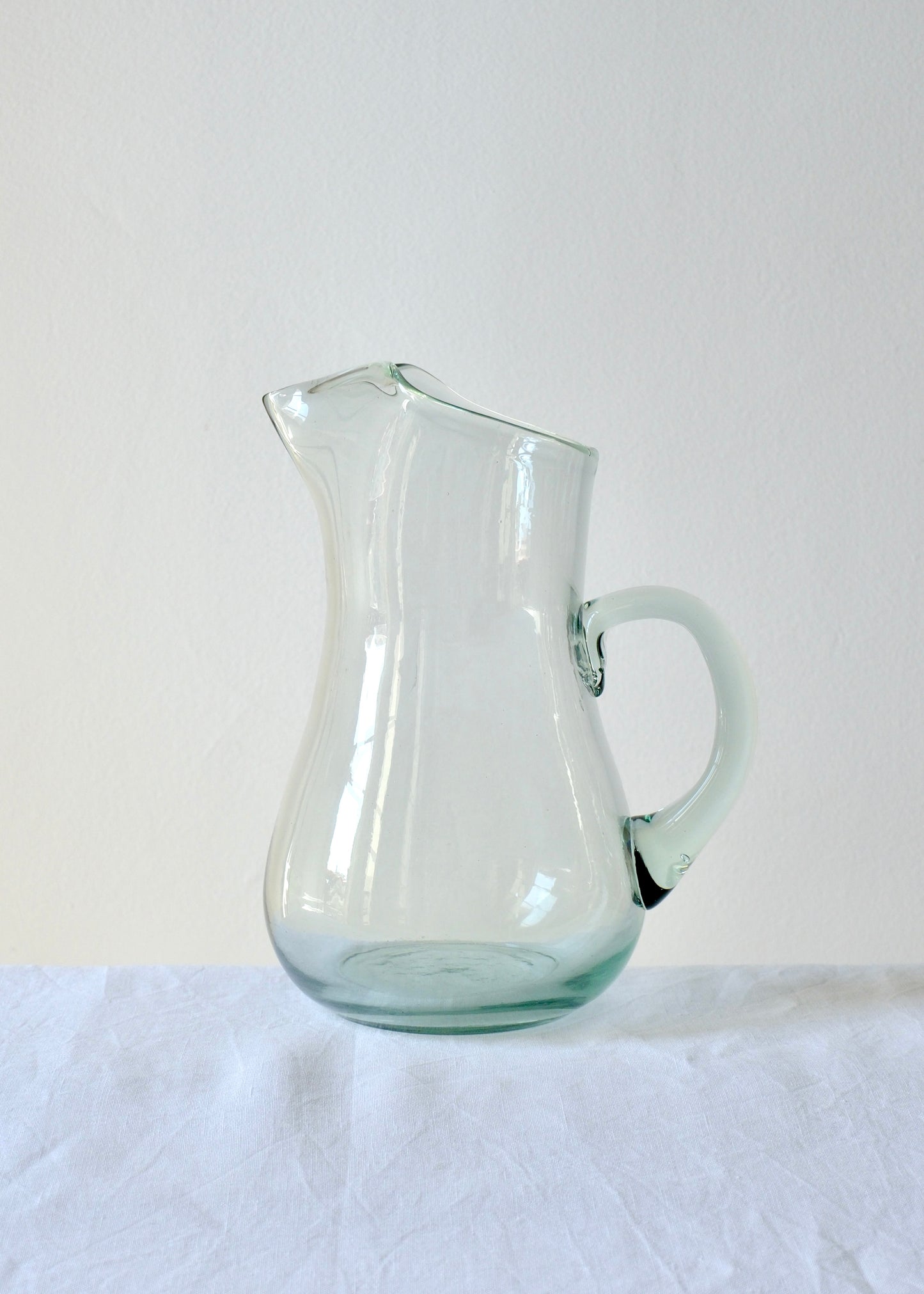 La grande carafe en verre soufflé