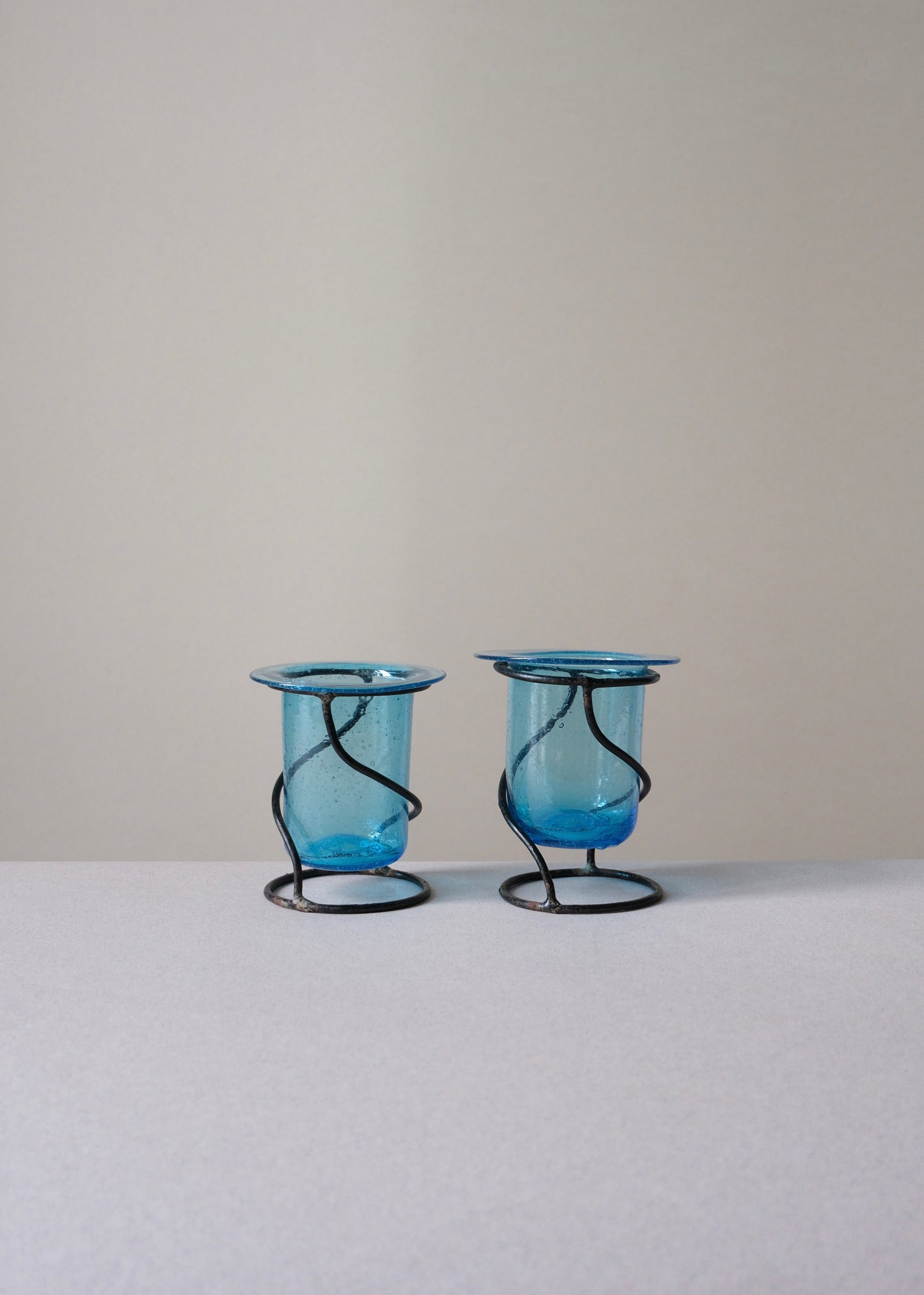 Les photophores bleu azur et fer forgé