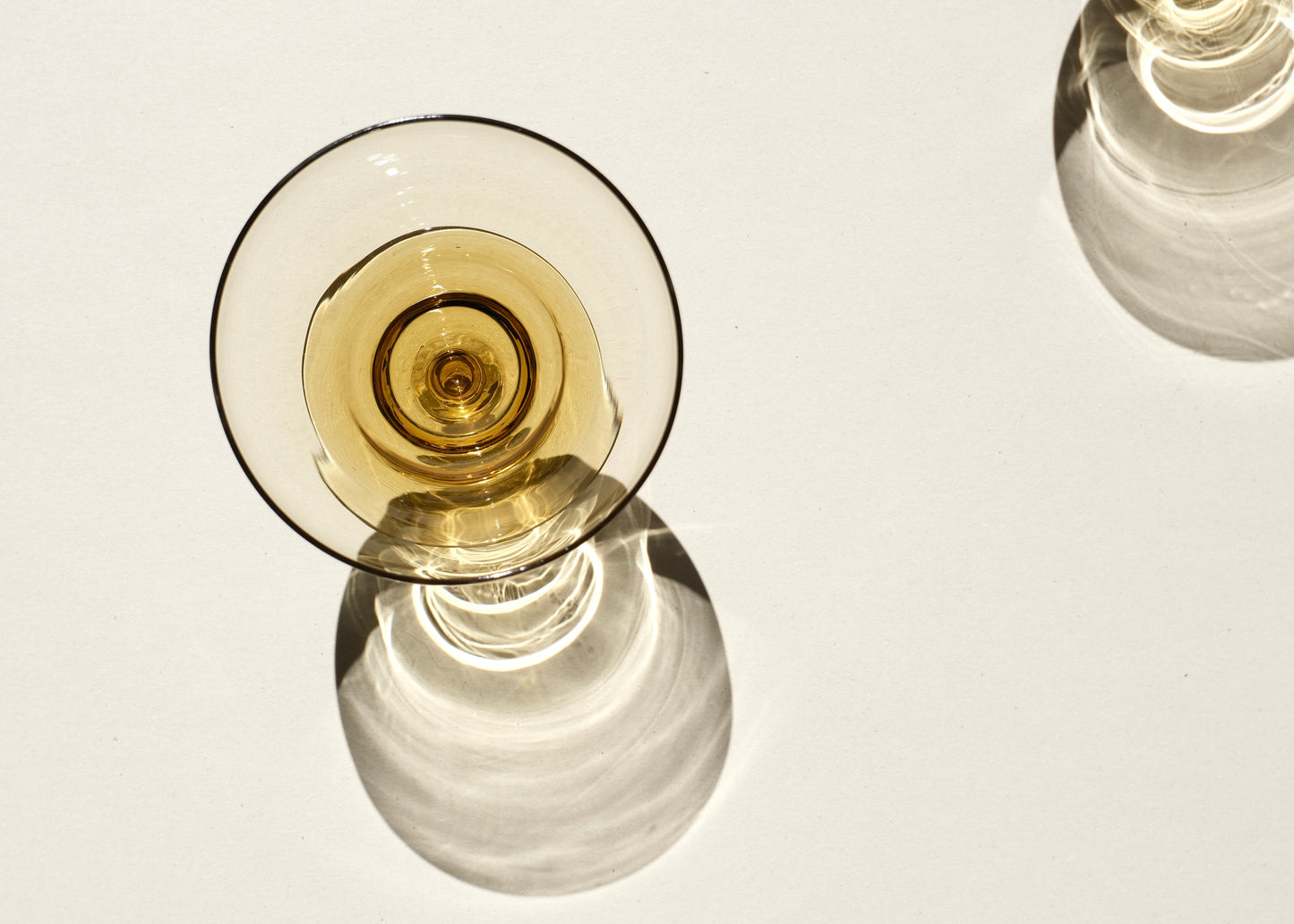 Les verres à champagne Art déco en verre jaune fumé