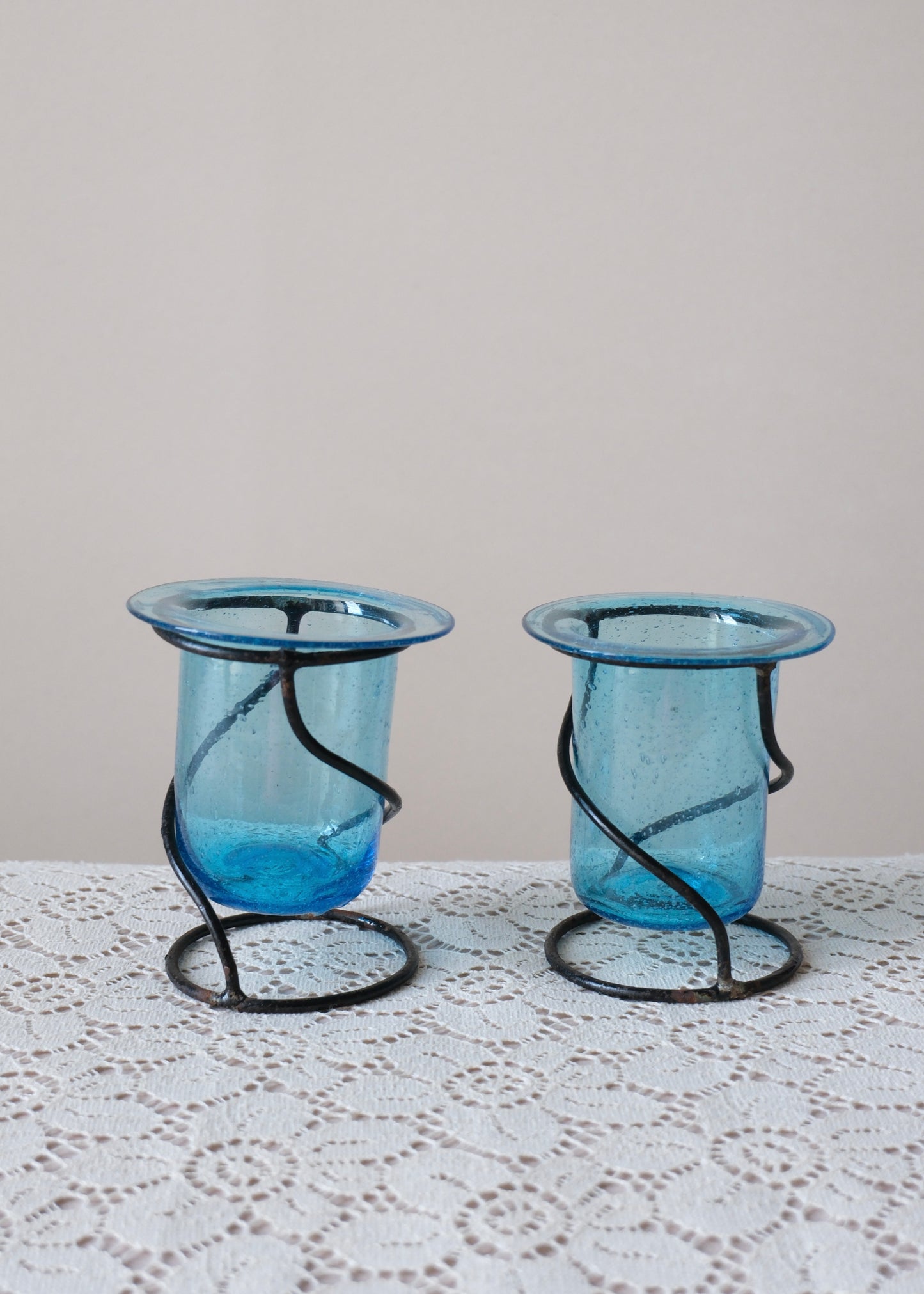Les photophores bleu azur et fer forgé
