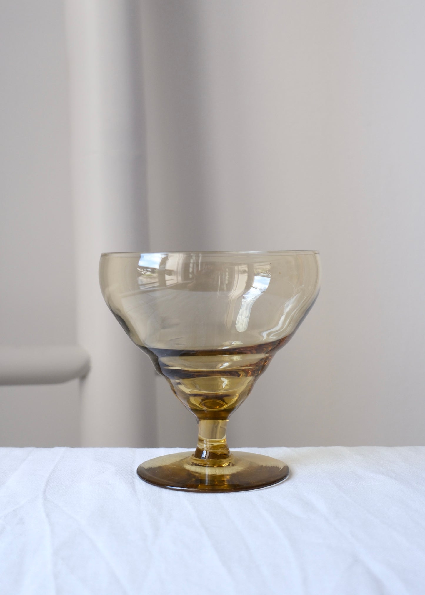 Les verres à champagne Art déco en verre jaune fumé
