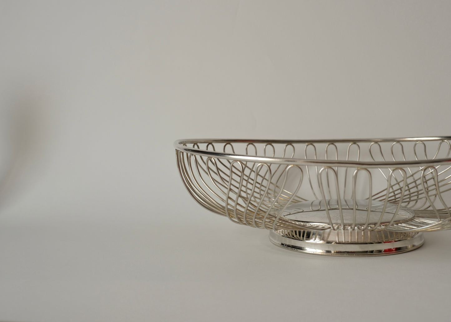 La corbeille mid century en métal argenté