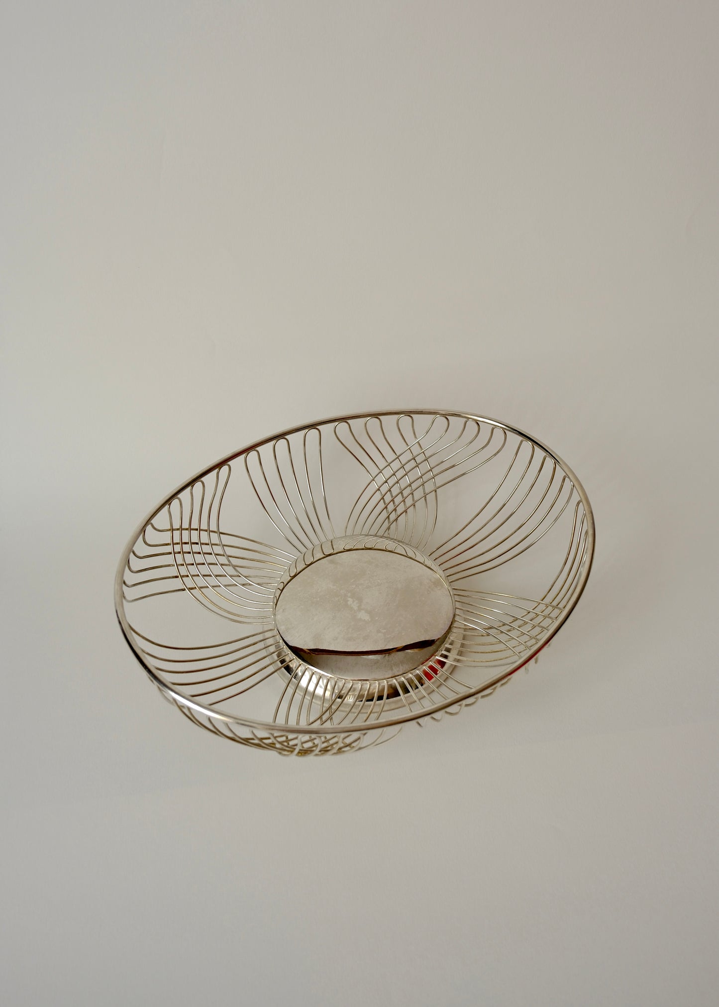 La corbeille mid century en métal argenté
