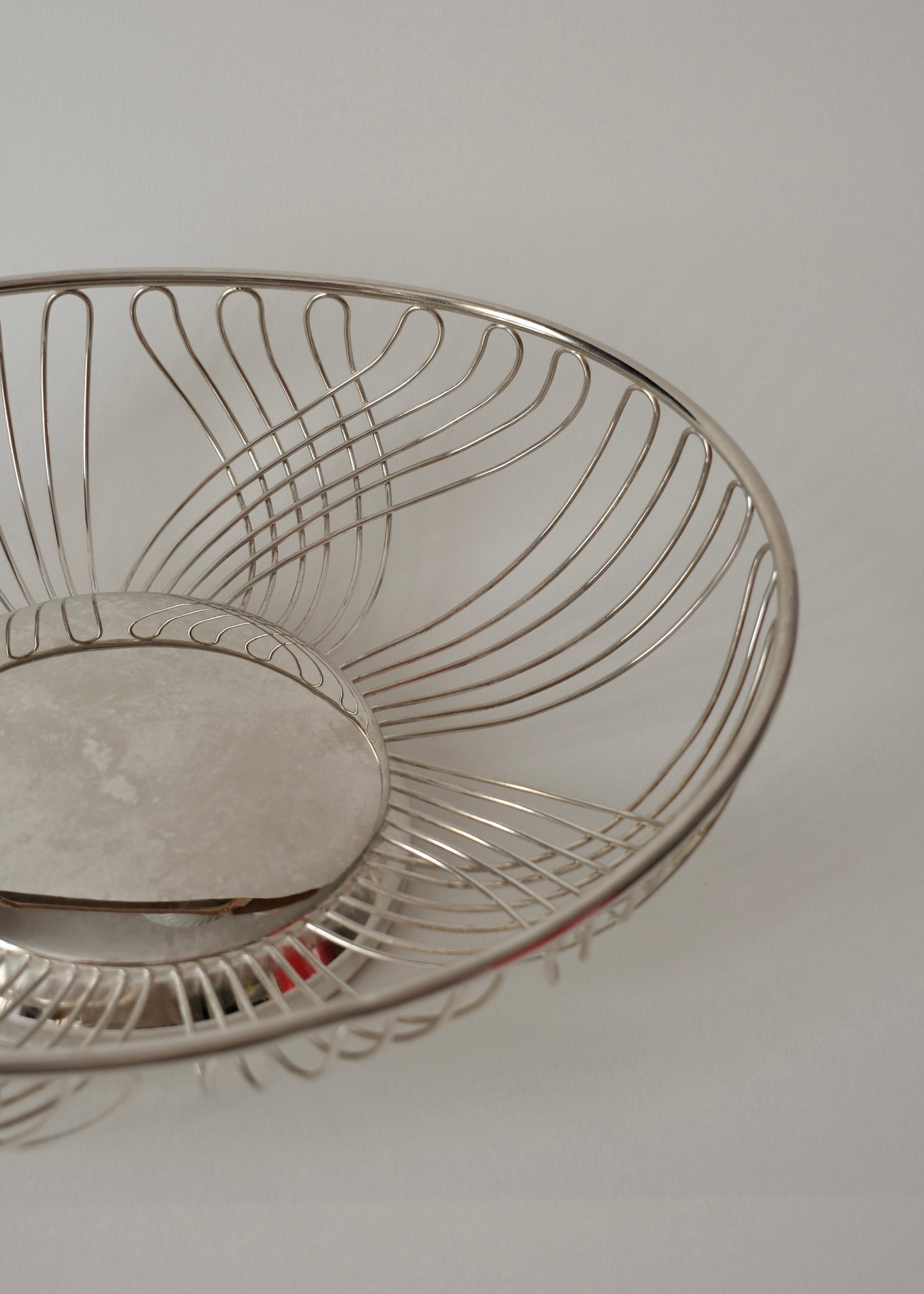 La corbeille mid century en métal argenté
