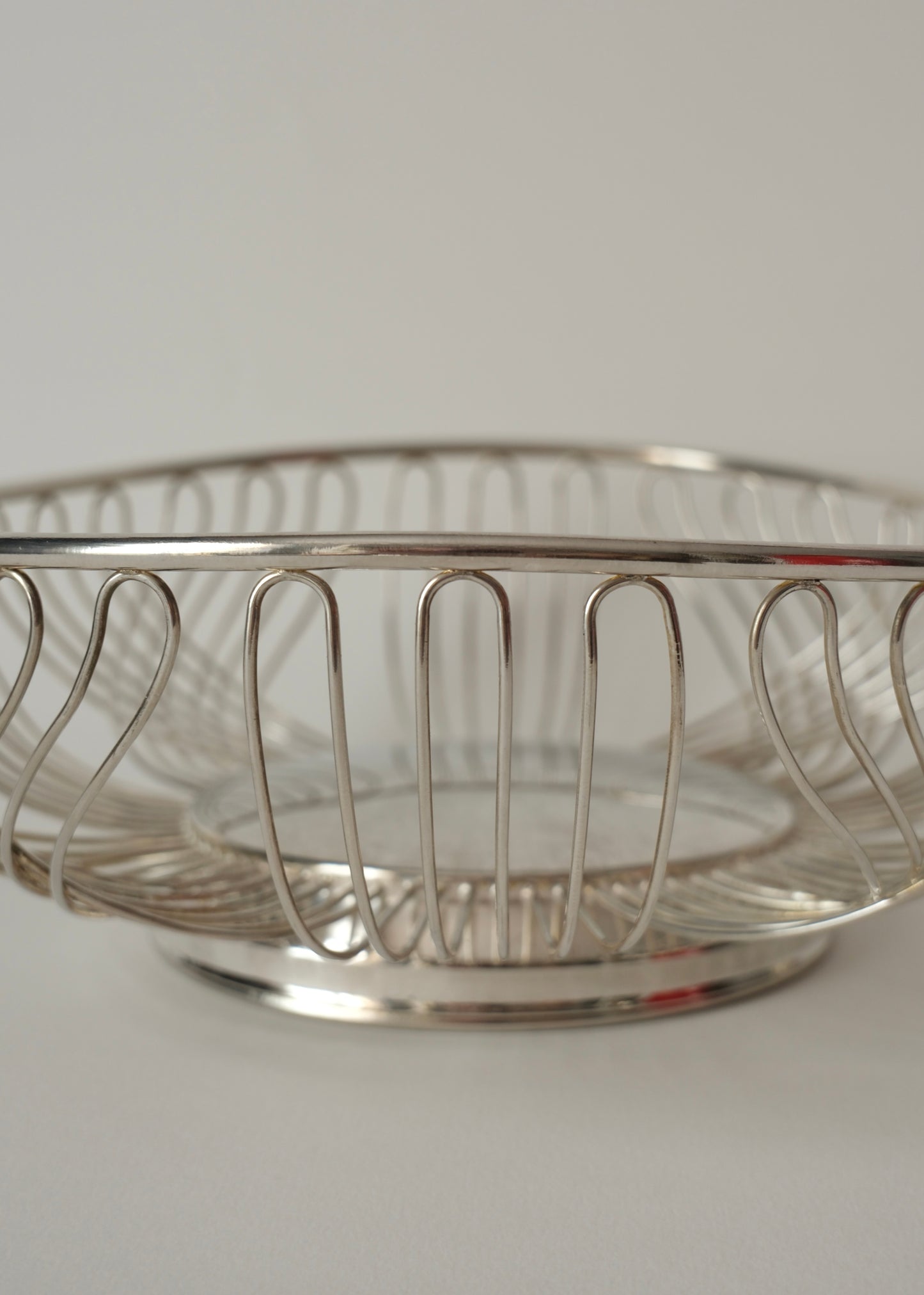 La corbeille mid century en métal argenté