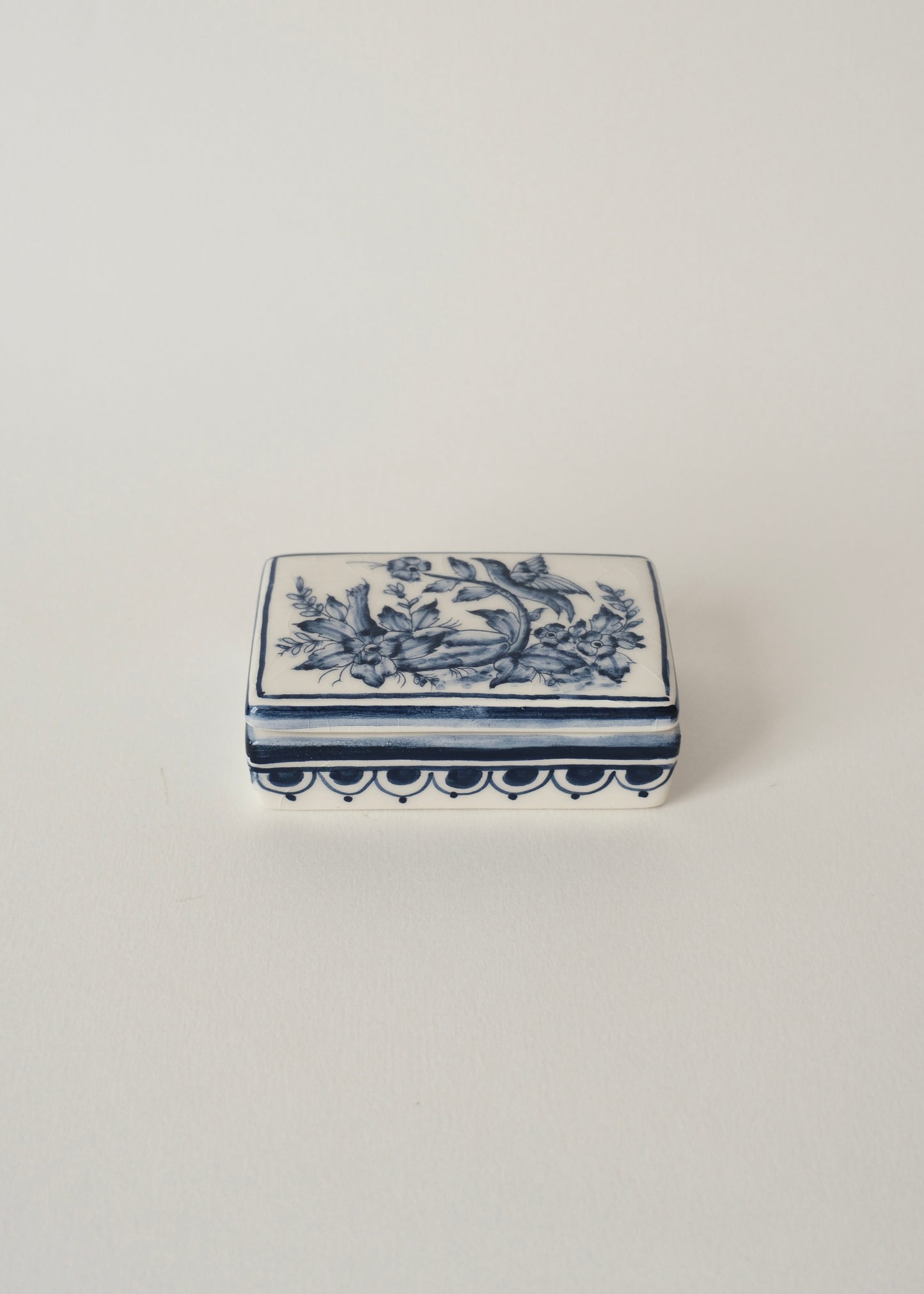 Boîte en céramique de Coimbra, L'oiseau bleu