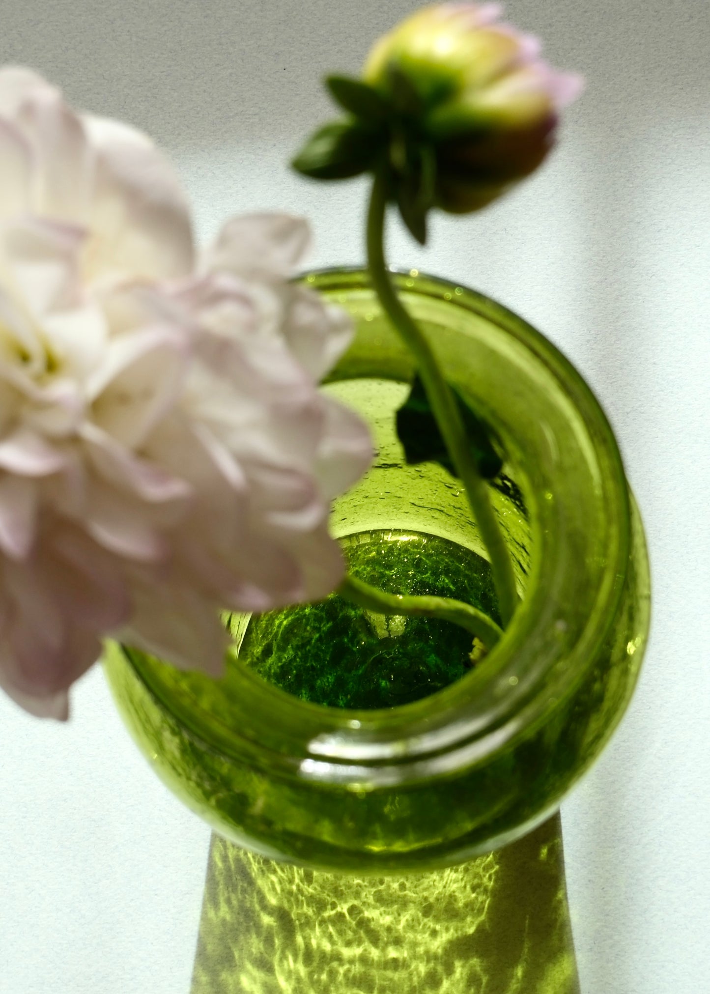 Vase en verre soufflé vert