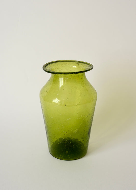 Vase en verre soufflé vert