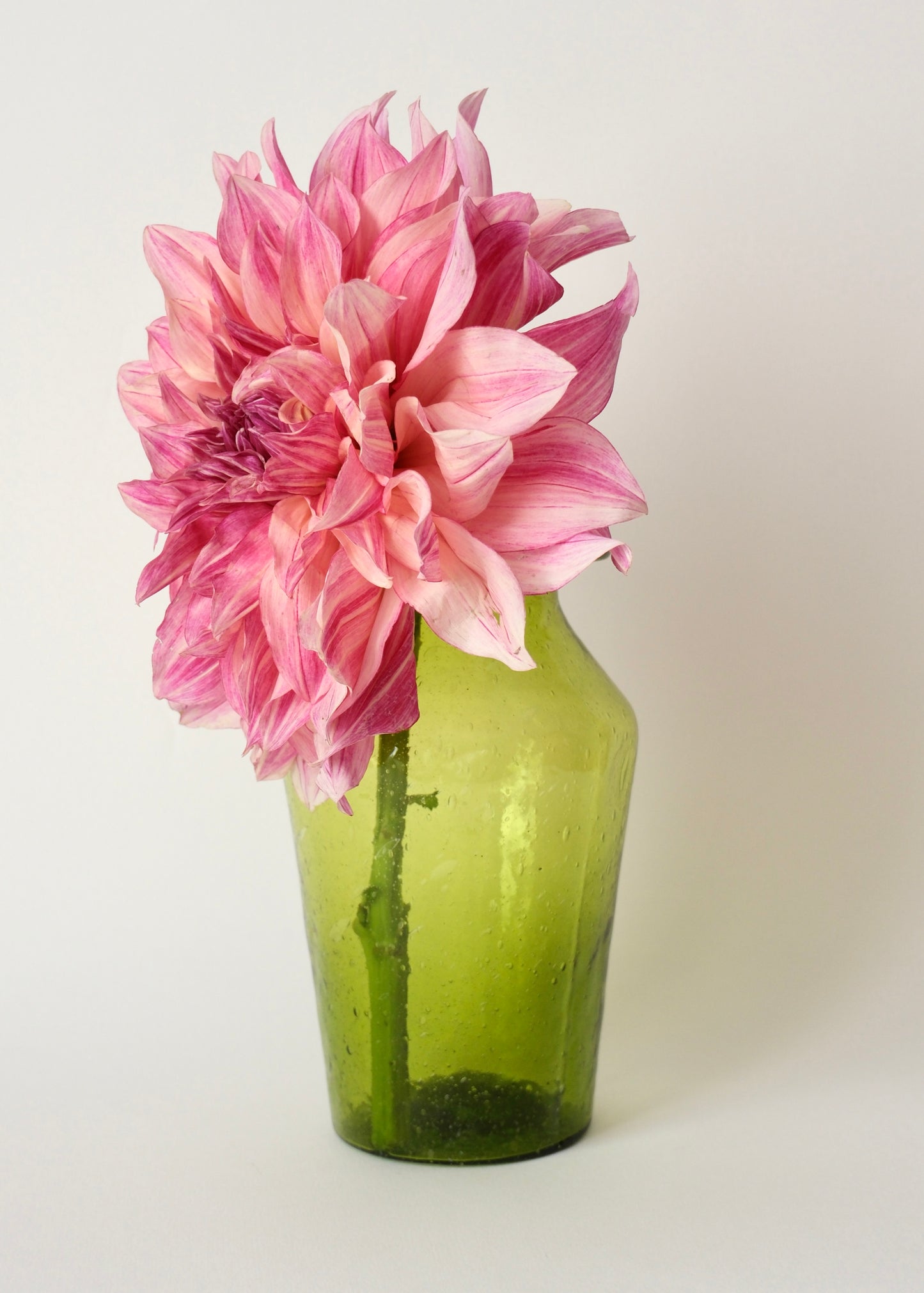 Vase en verre soufflé vert