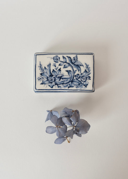 Boîte en céramique de Coimbra, L'oiseau bleu