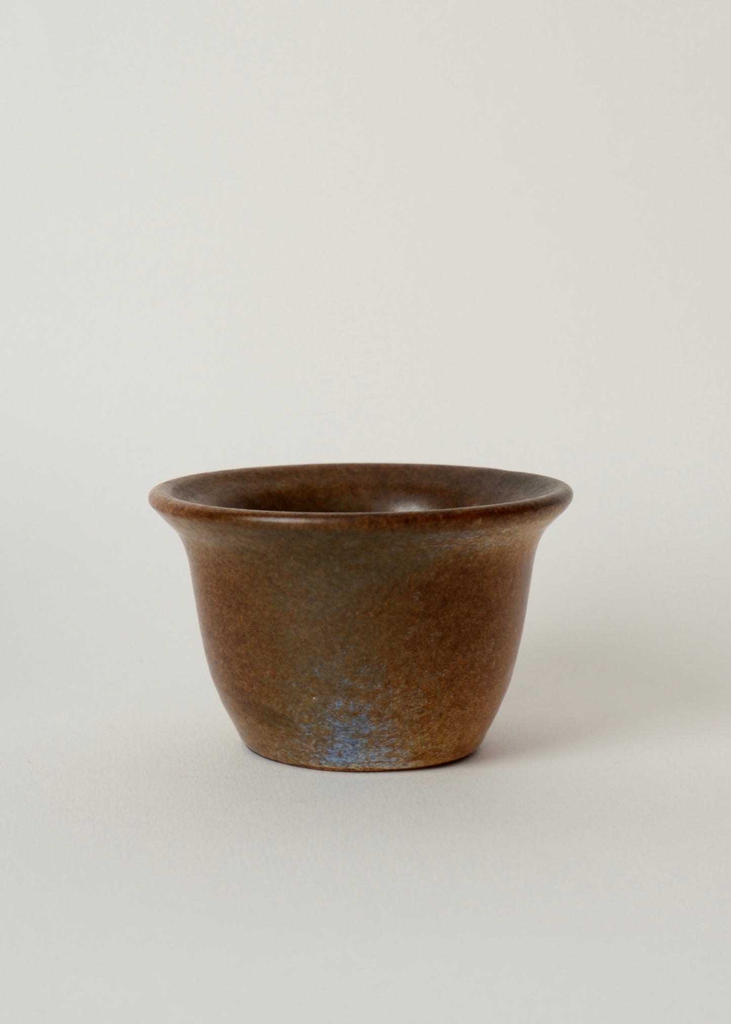 La petite tasse en céramique