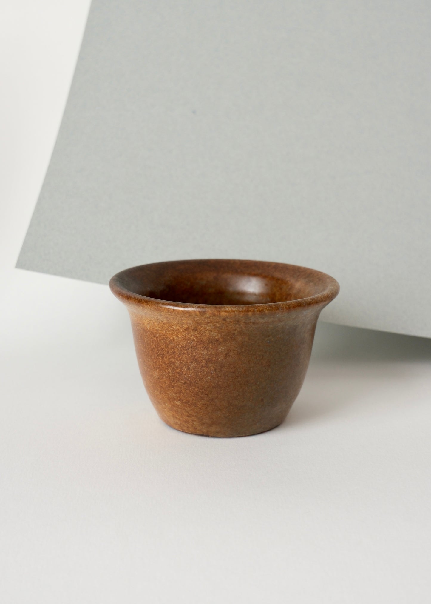 La petite tasse en céramique