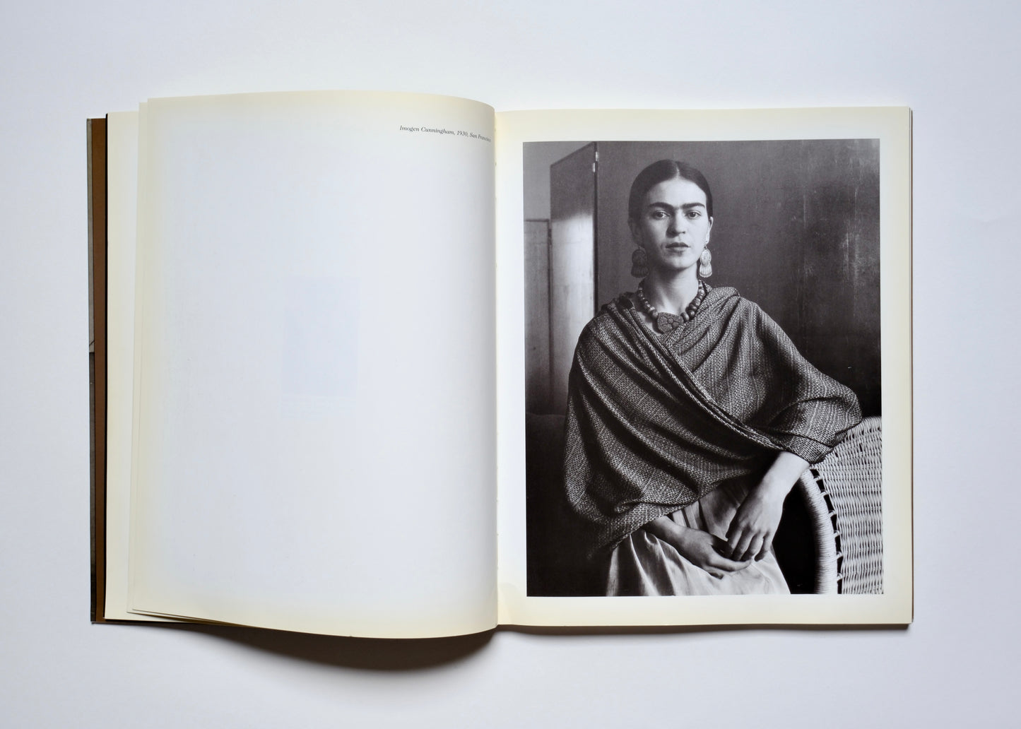 Frida Kahlo, the camera seduced