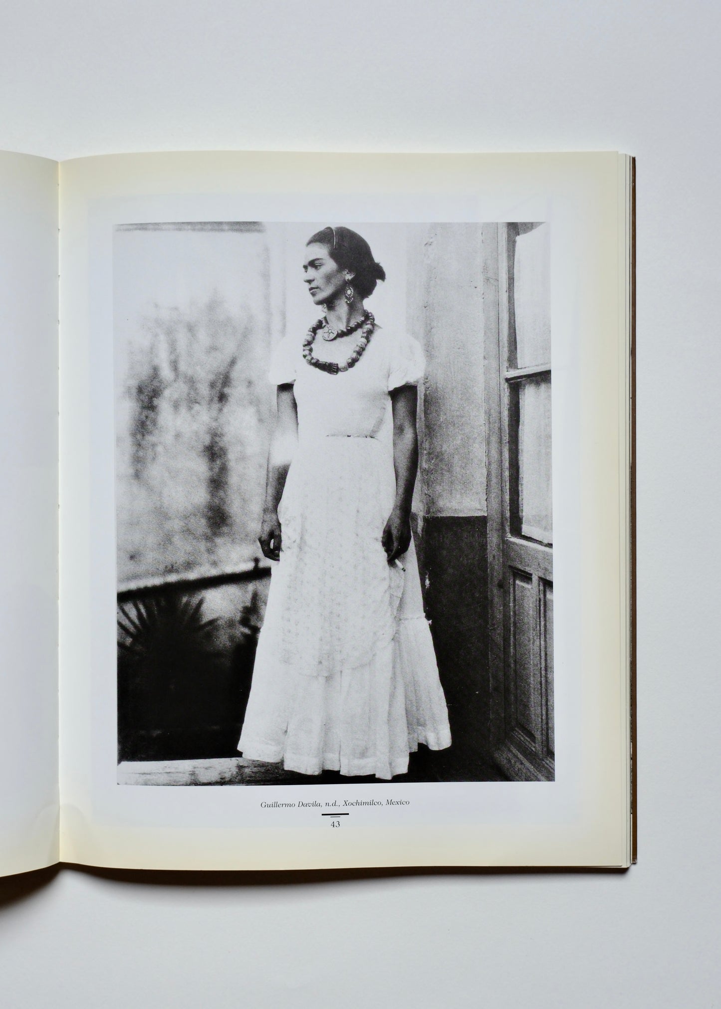 Frida Kahlo, the camera seduced