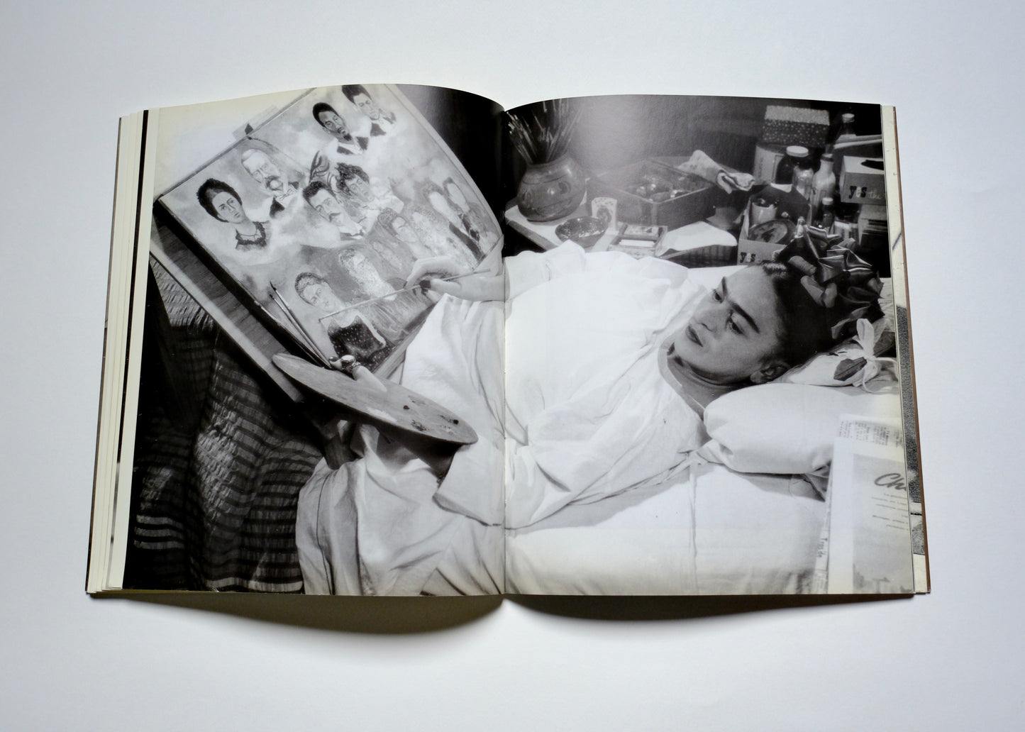 Frida Kahlo, the camera seduced