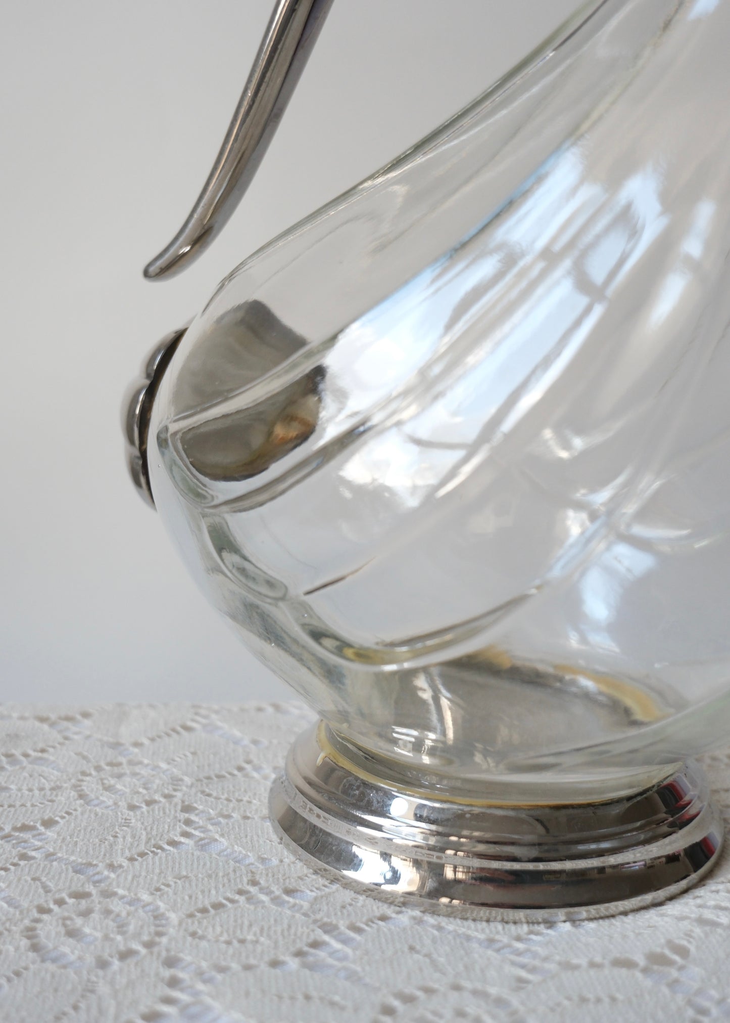 Ancienne carafe "canard" en verre et métal argenté