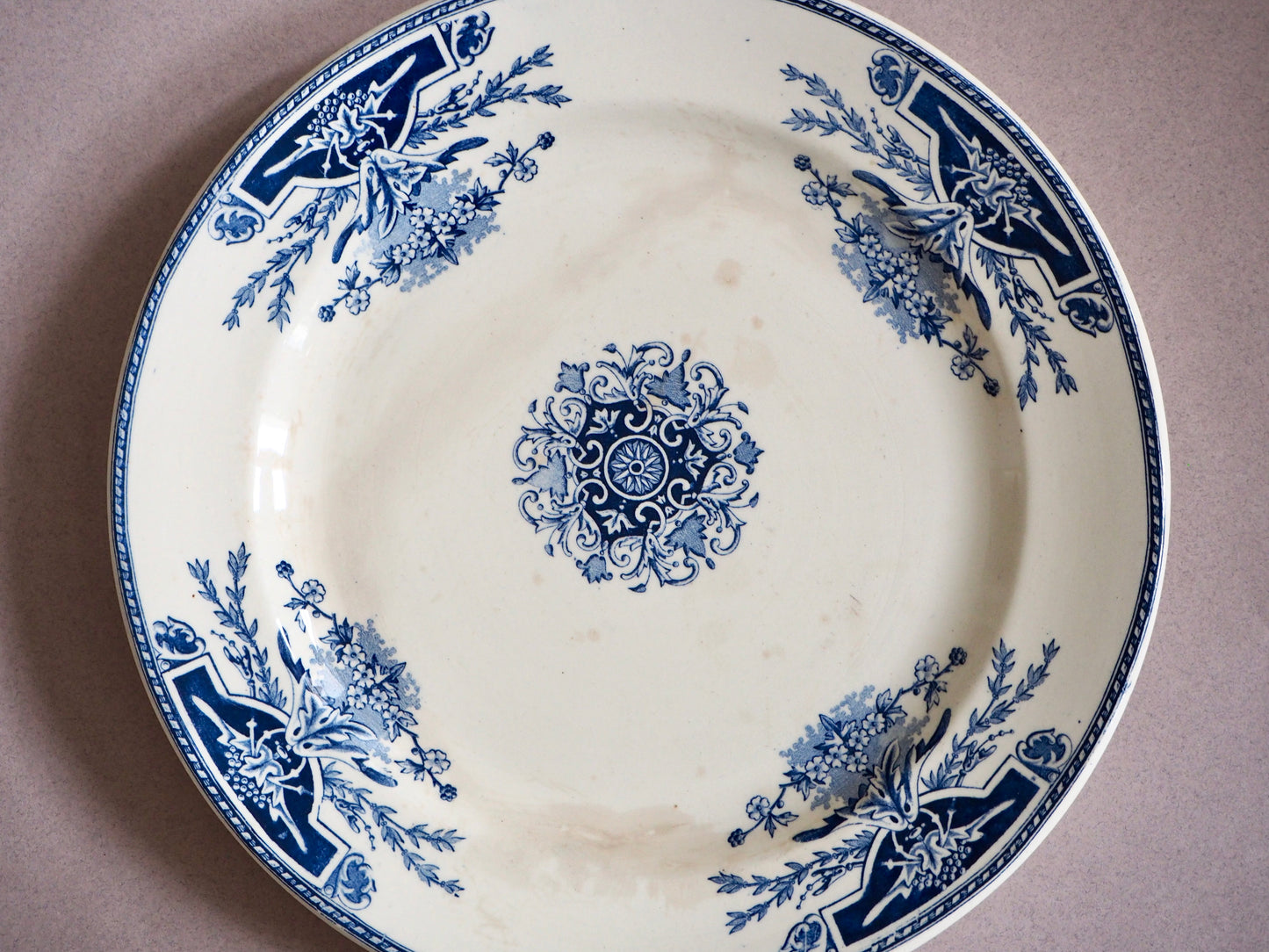 Le grand plat rond Terre de fer de Clairefontaine