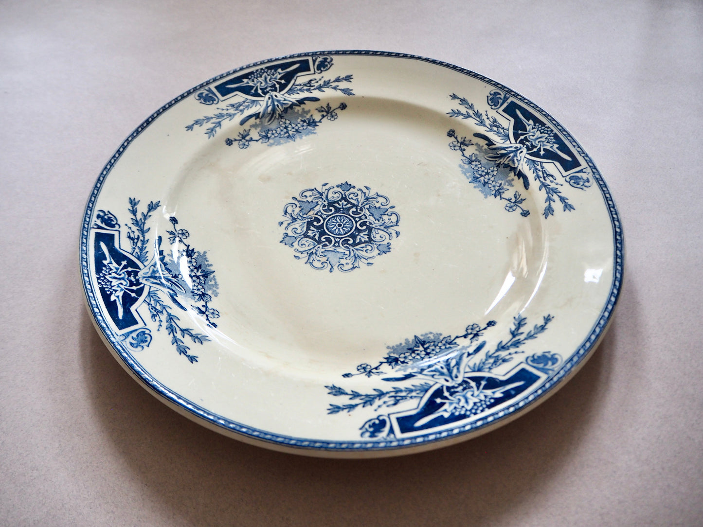 Le grand plat rond Terre de fer de Clairefontaine