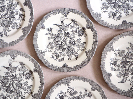 Les assiettes à desserts Royal Stafford