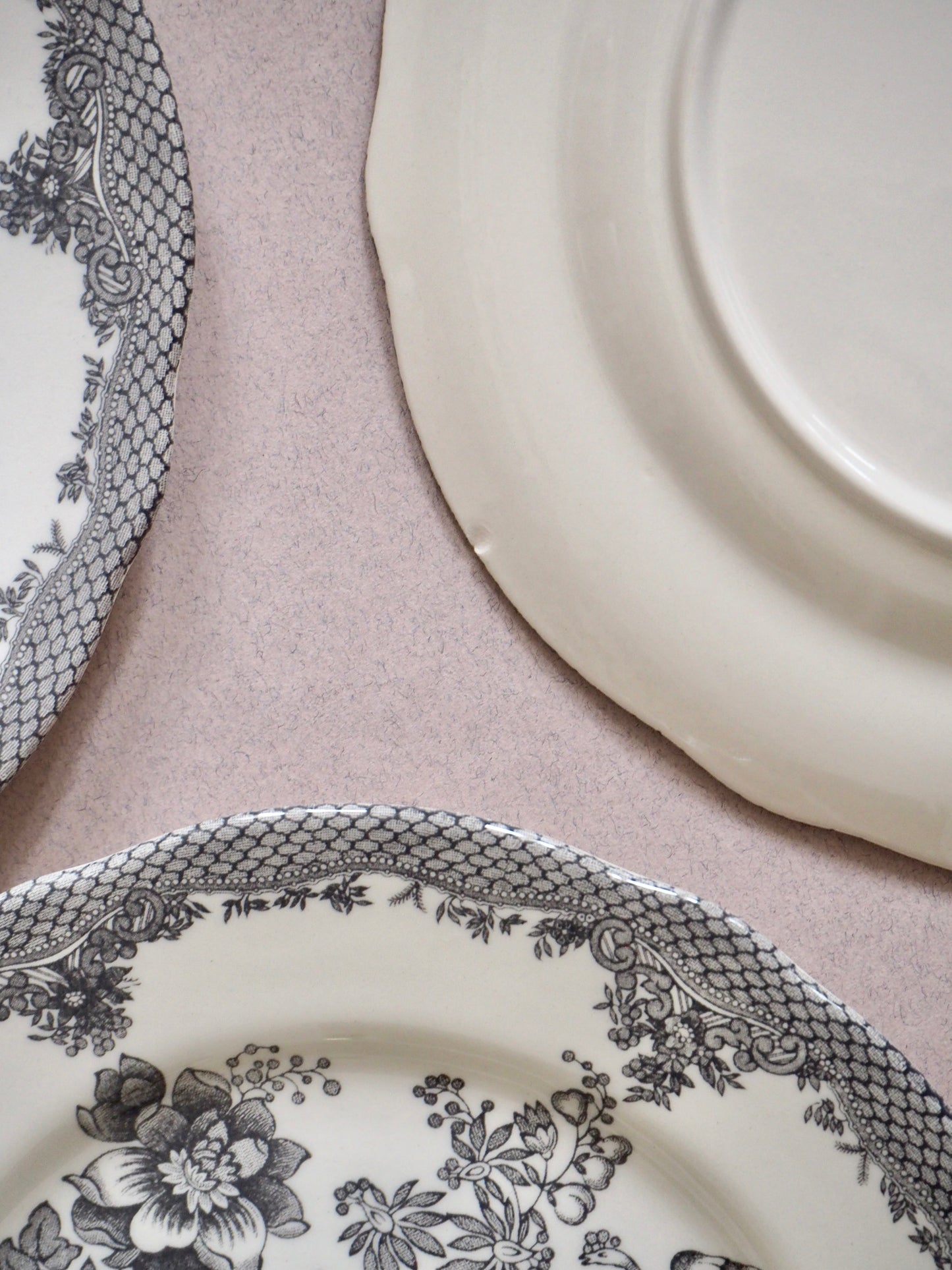 Les assiettes à desserts Royal Stafford