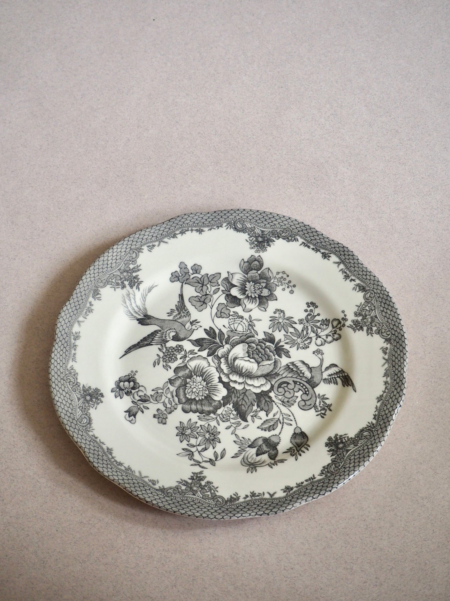 Les assiettes à desserts Royal Stafford