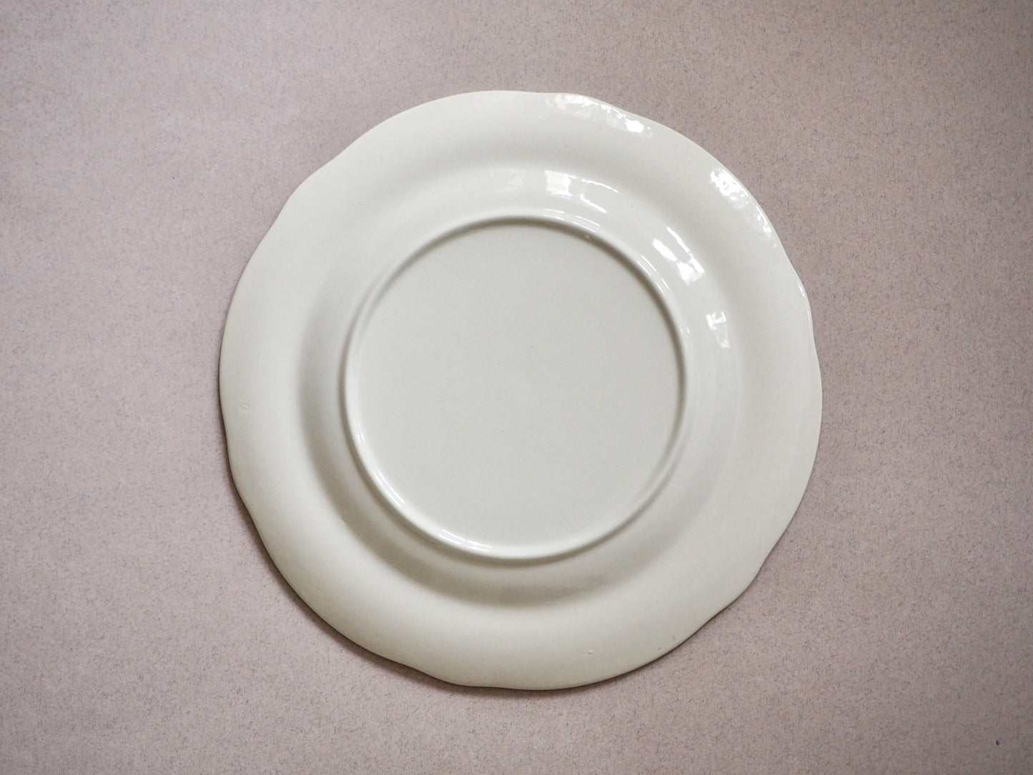 Les assiettes à desserts Royal Stafford