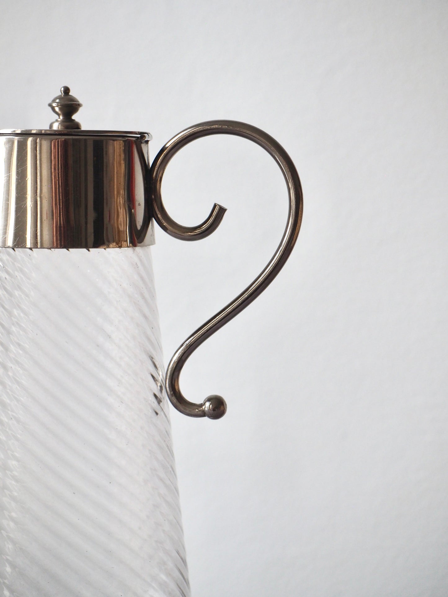 Aiguière ancienne en verre soufflé