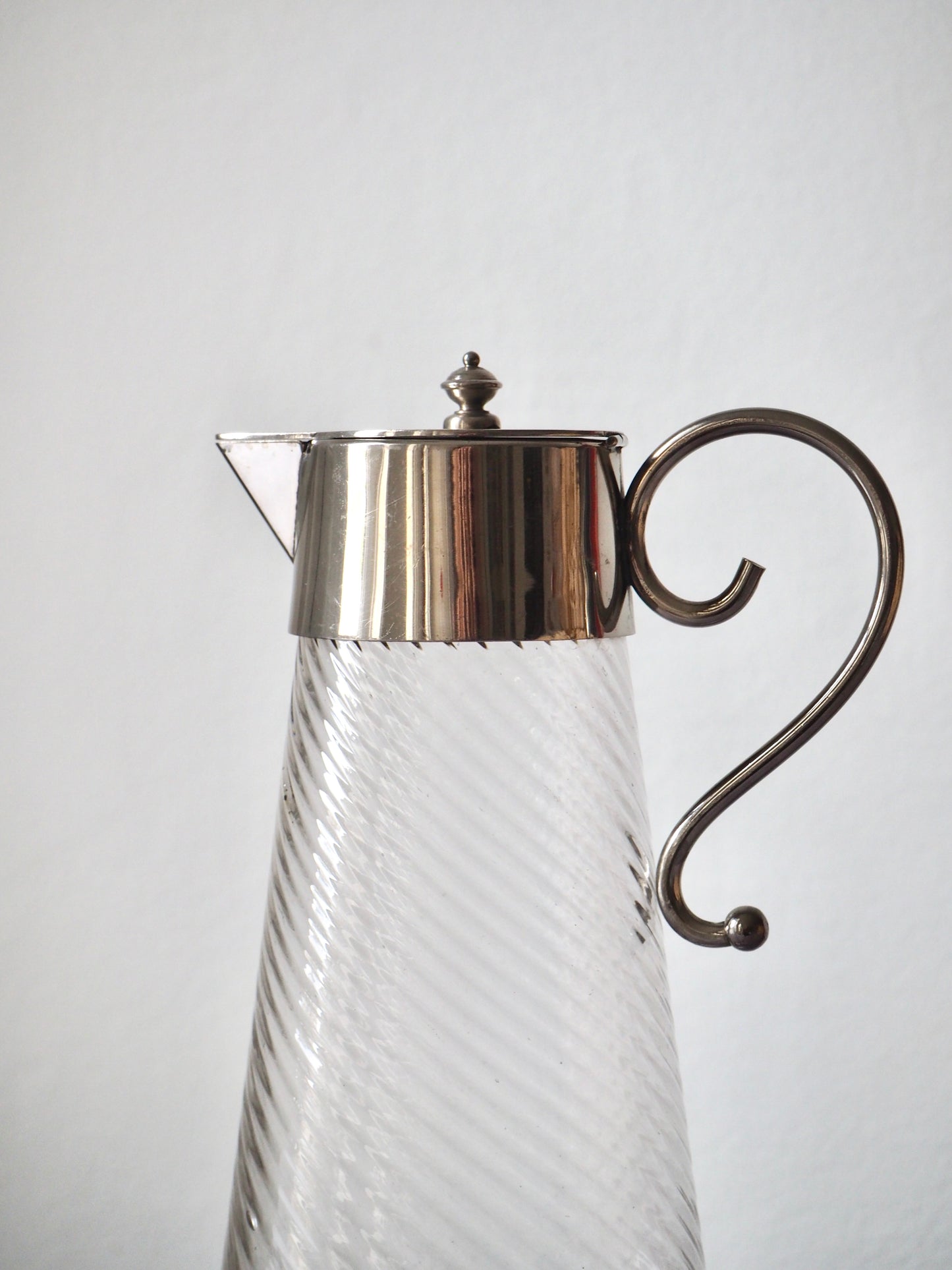 Aiguière ancienne en verre soufflé