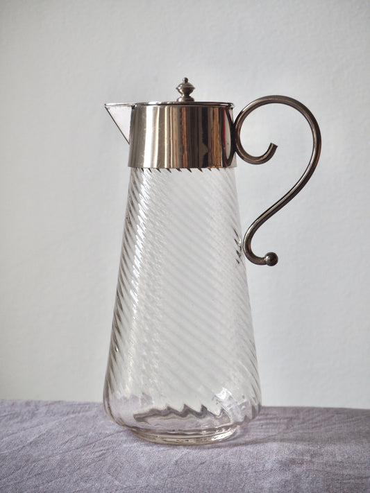 Aiguière ancienne en verre soufflé