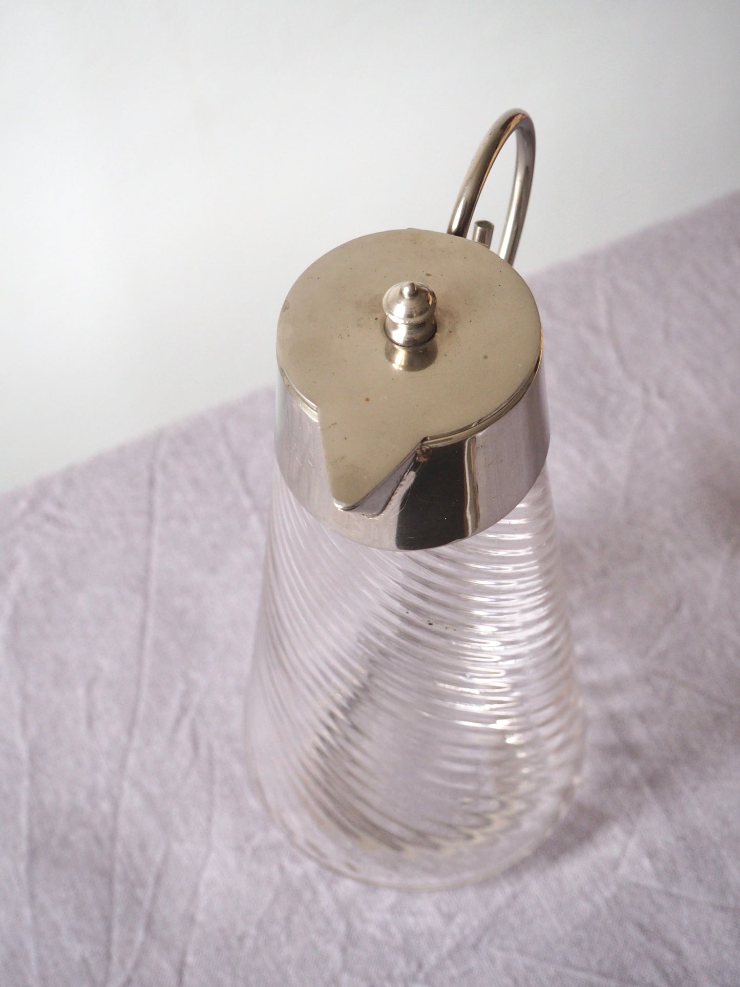 Aiguière ancienne en verre soufflé