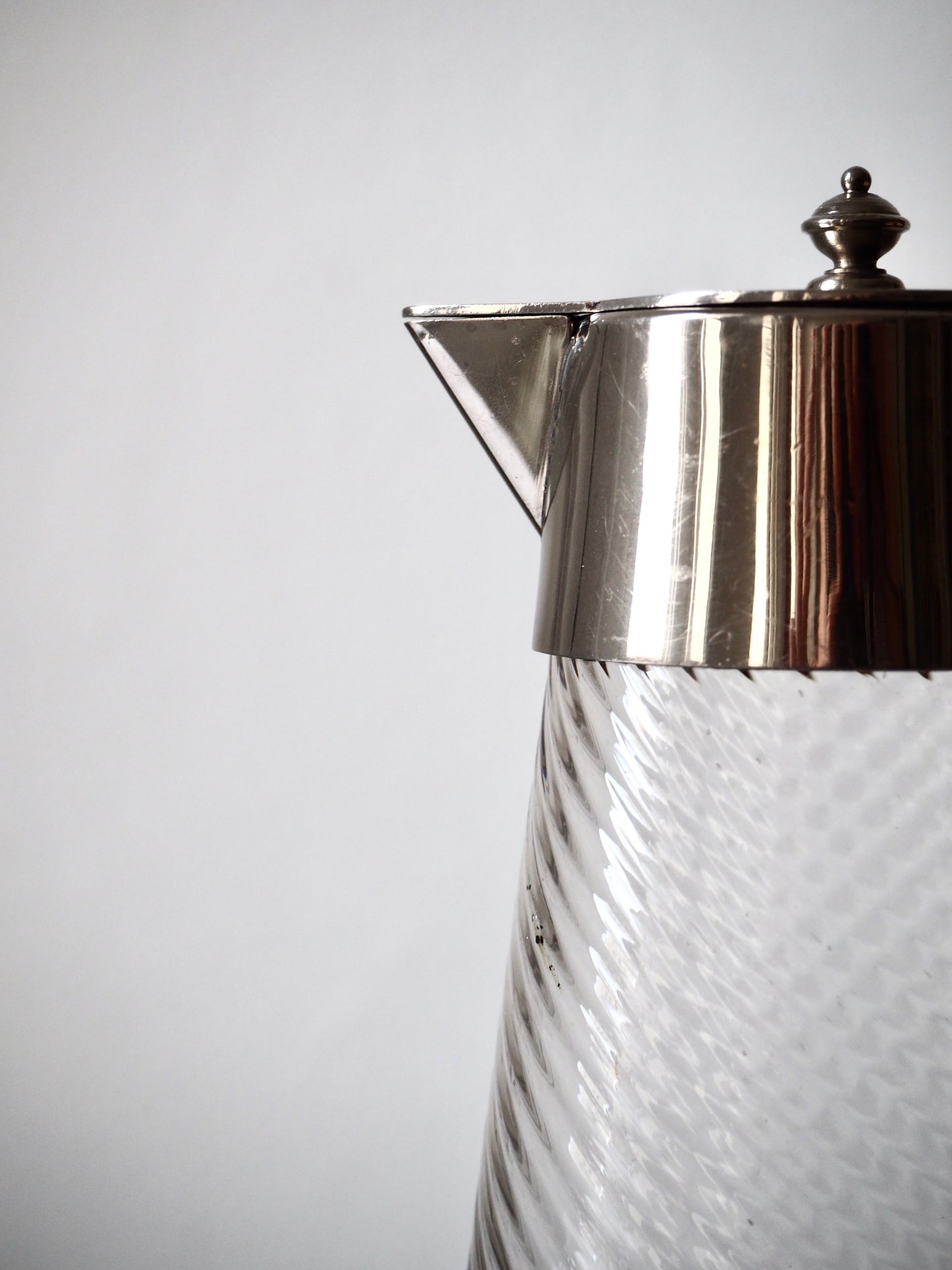 Aiguière ancienne en verre soufflé