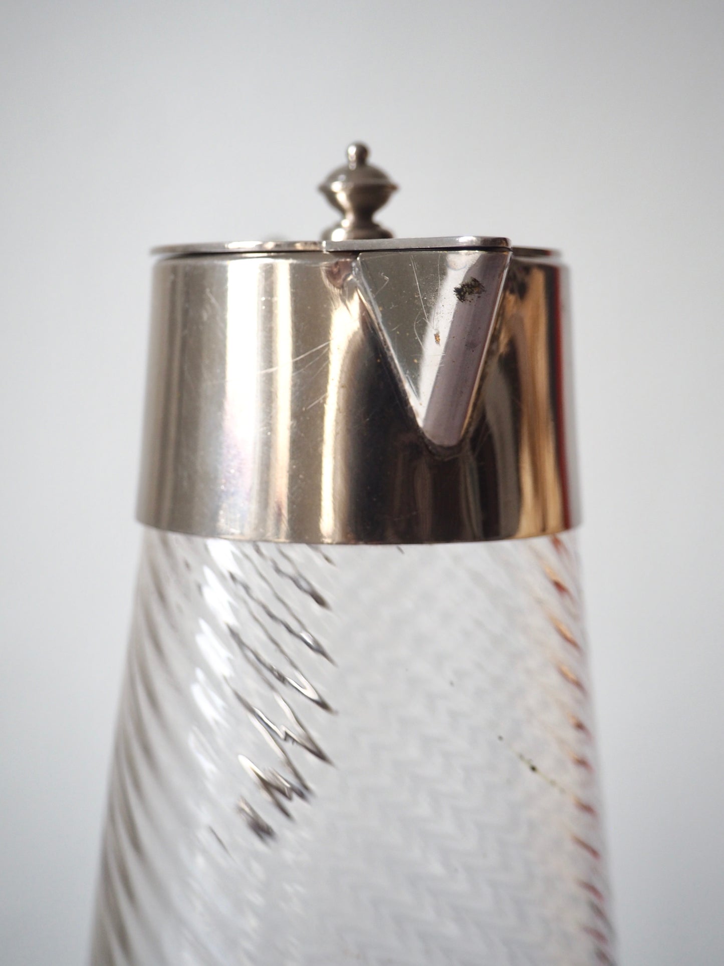 Aiguière ancienne en verre soufflé