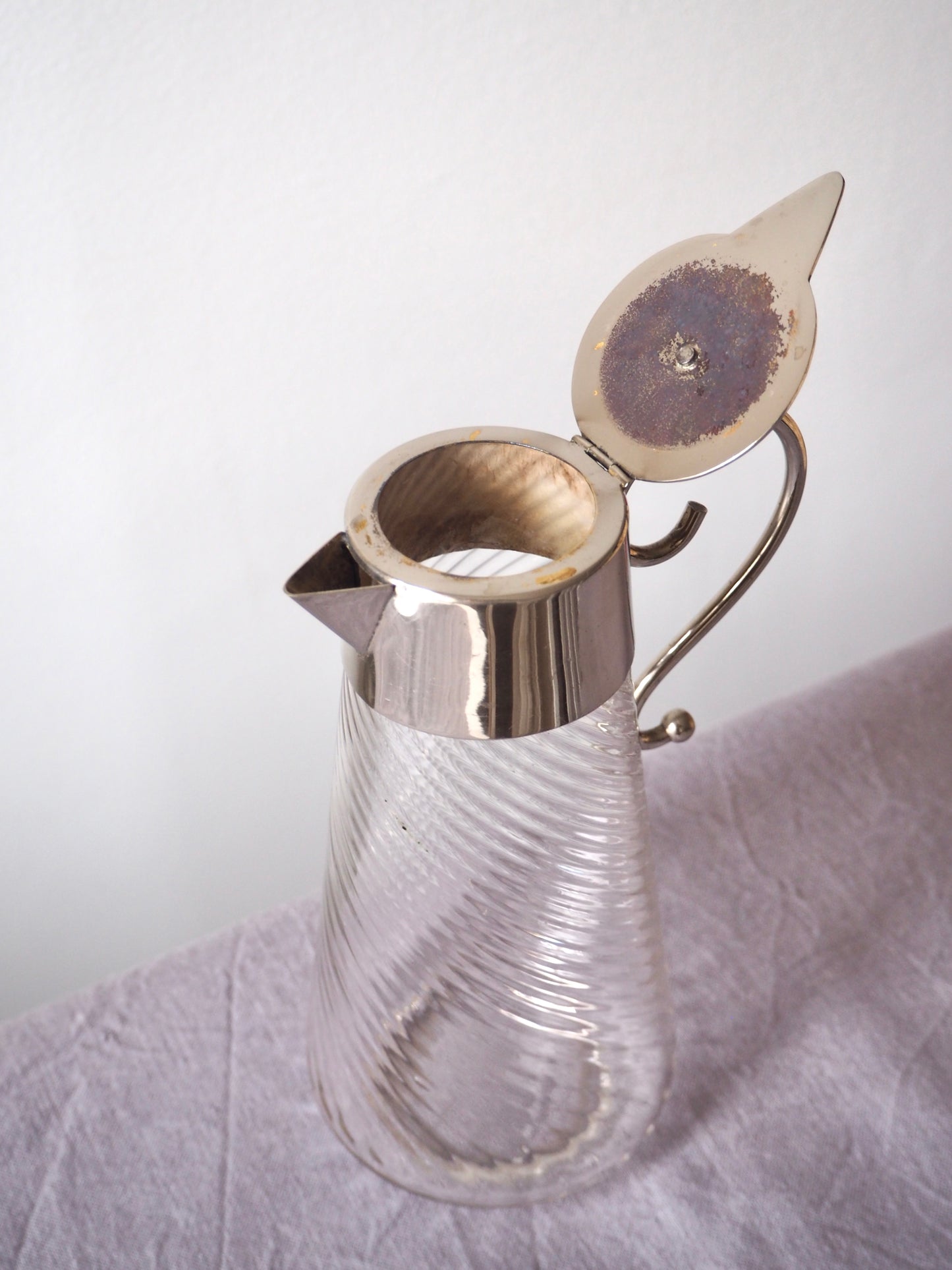 Aiguière ancienne en verre soufflé