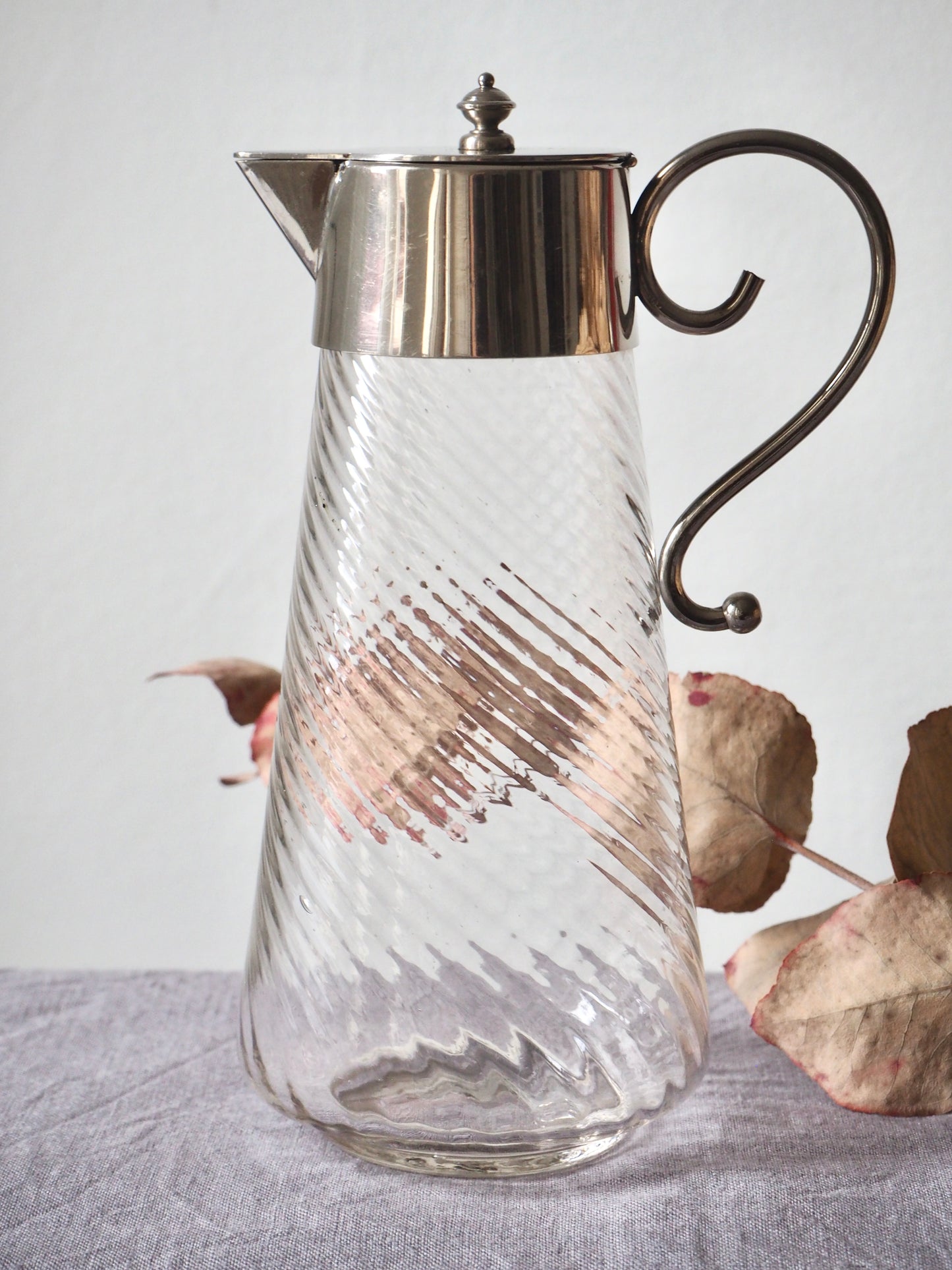 Aiguière ancienne en verre soufflé